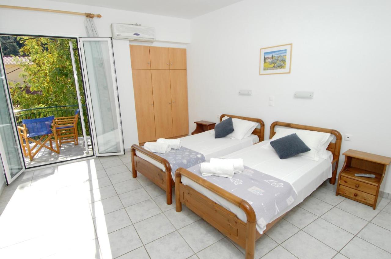 Alexis Studios And Apartments Ajía Effimía Kültér fotó