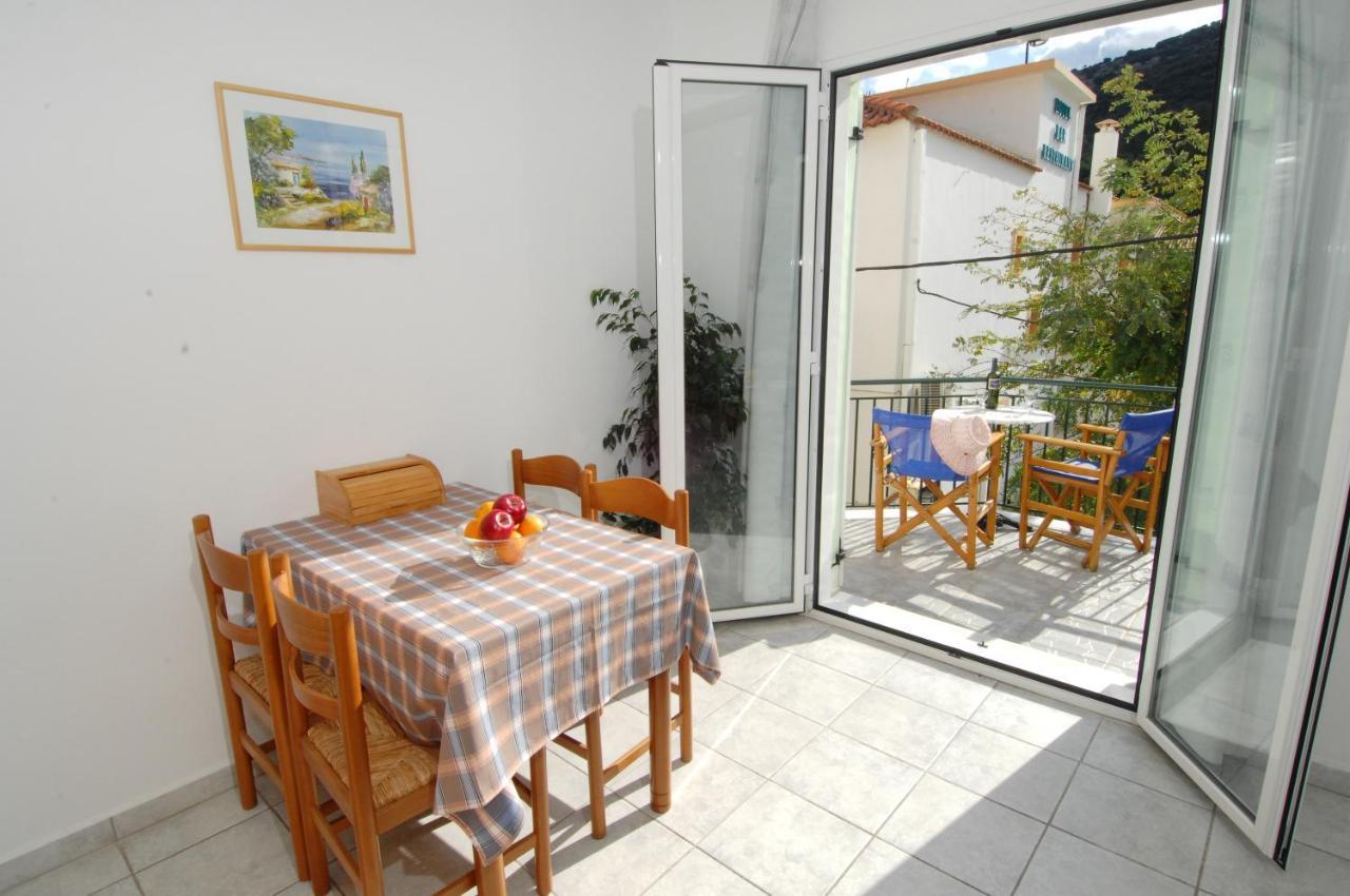 Alexis Studios And Apartments Ajía Effimía Kültér fotó